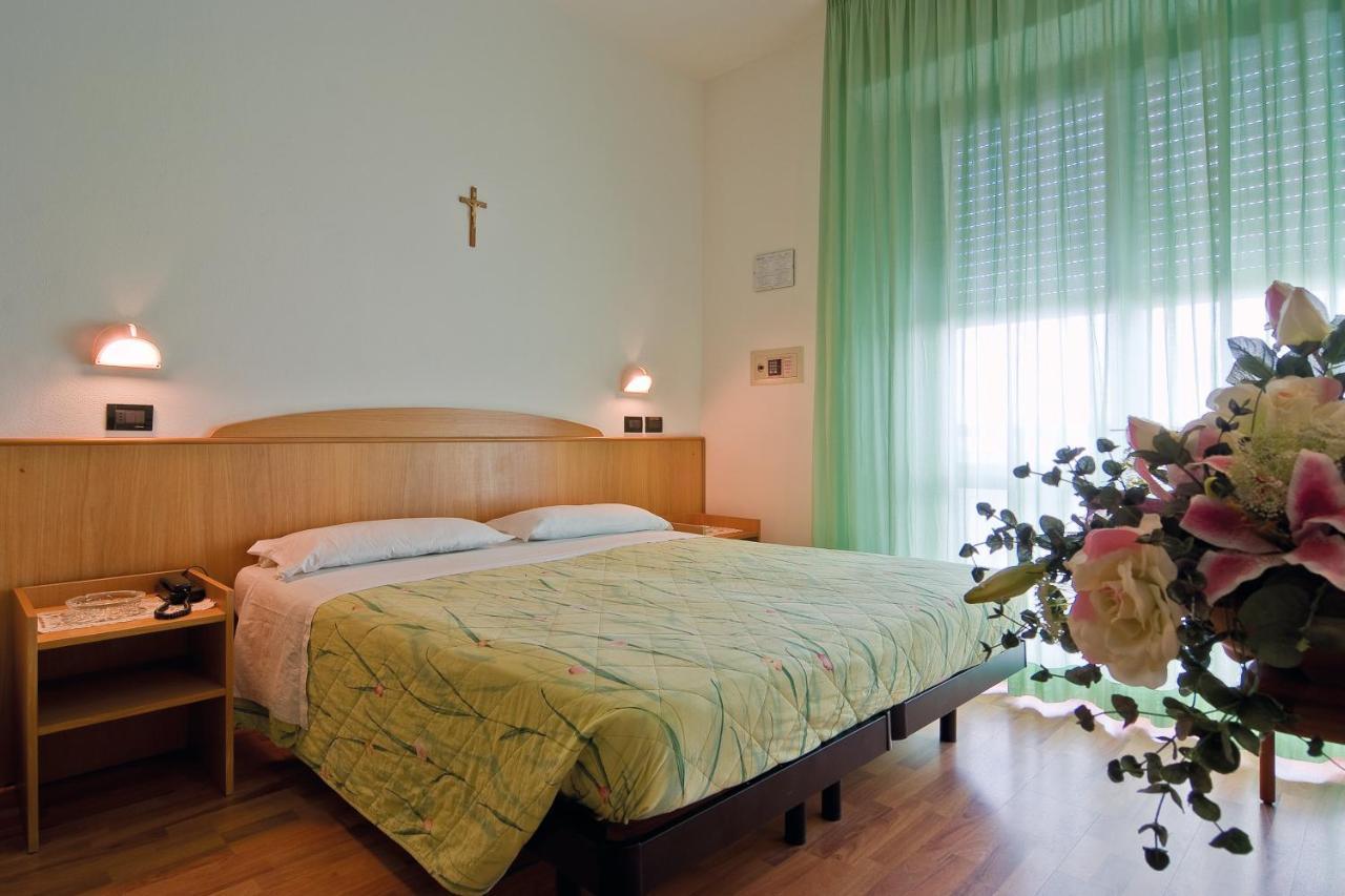 Little Hotel Чезенатико Экстерьер фото