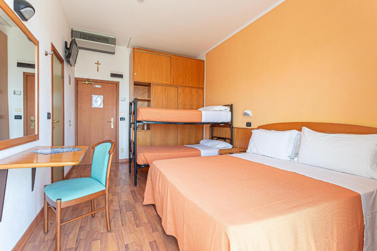 Little Hotel Чезенатико Экстерьер фото