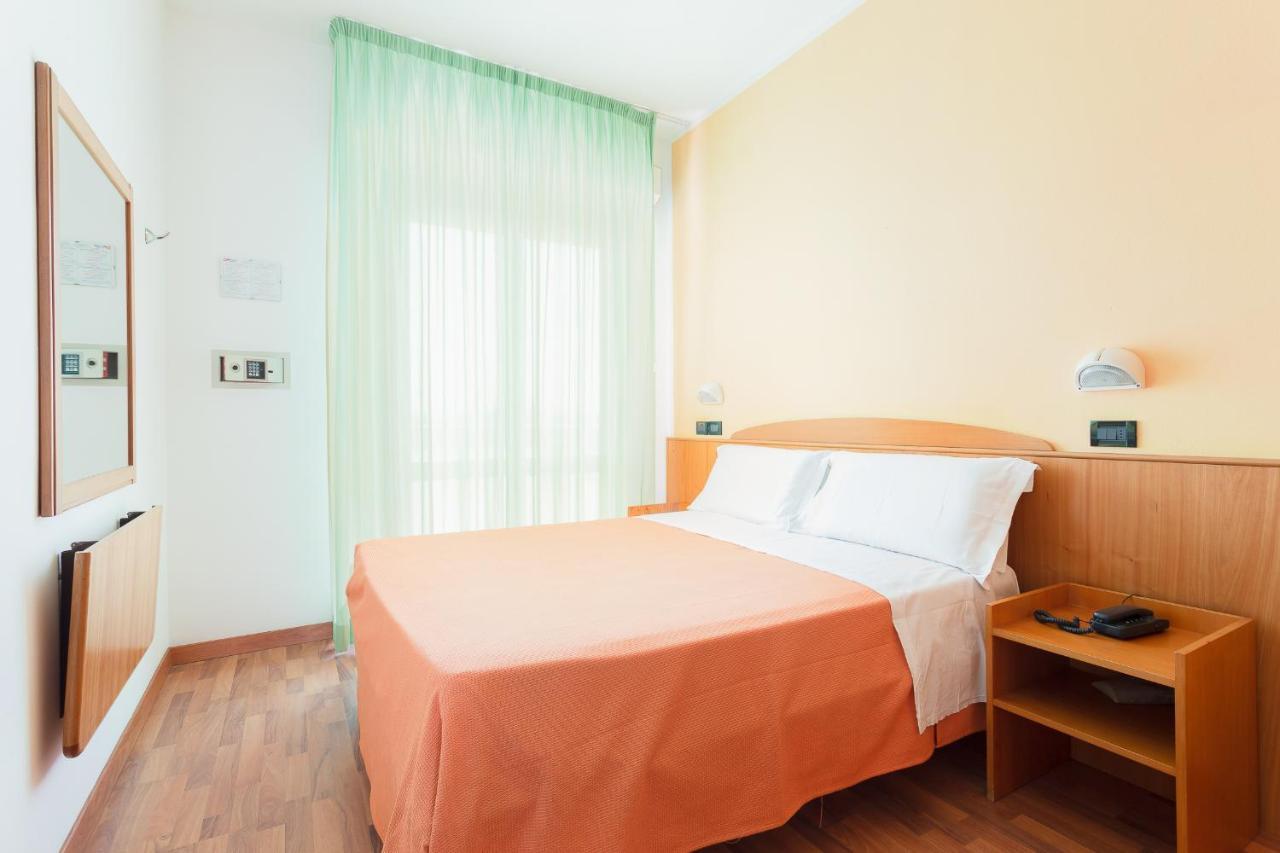 Little Hotel Чезенатико Экстерьер фото