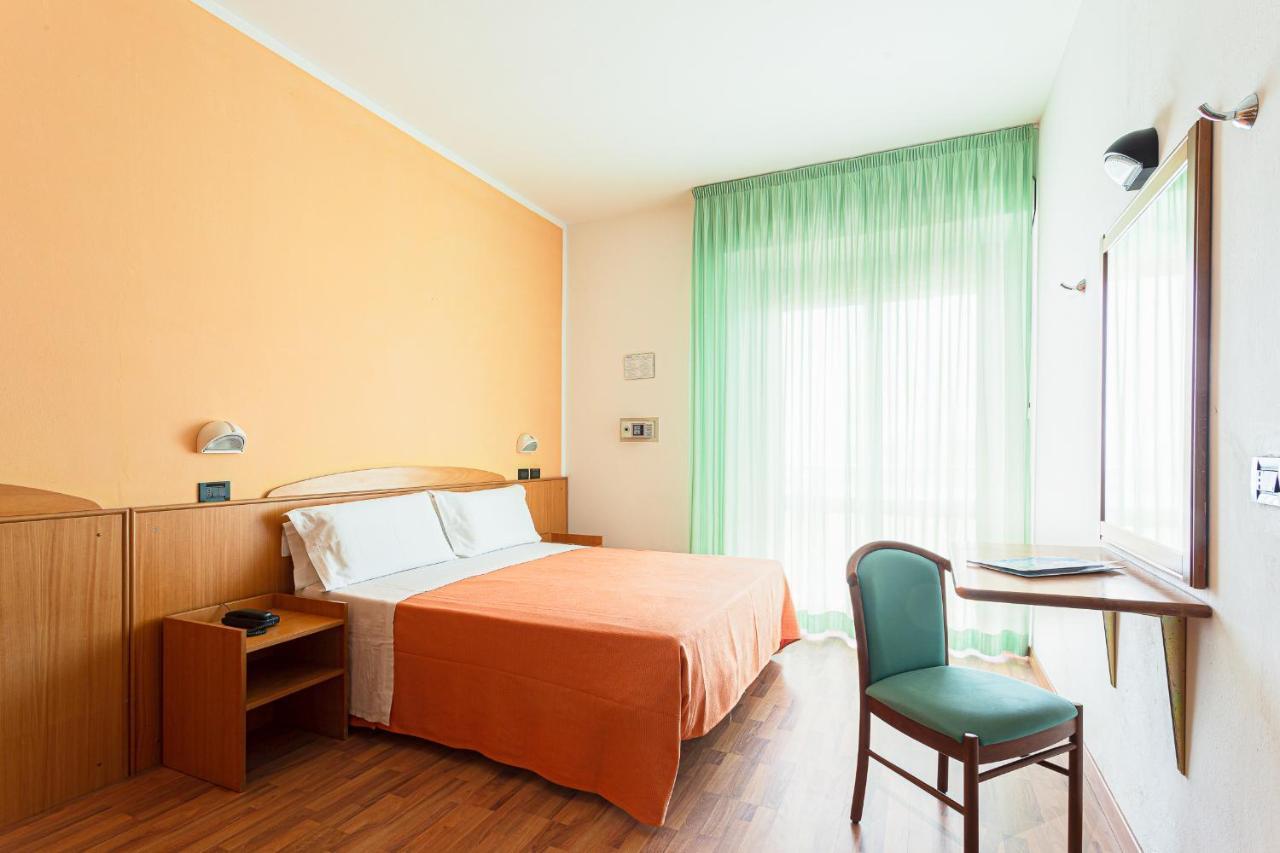 Little Hotel Чезенатико Экстерьер фото