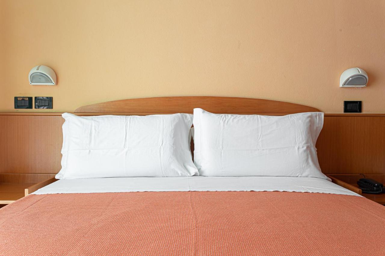 Little Hotel Чезенатико Экстерьер фото