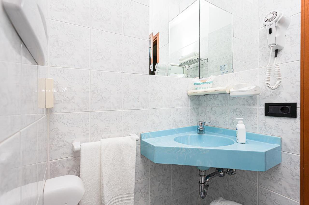 Little Hotel Чезенатико Экстерьер фото