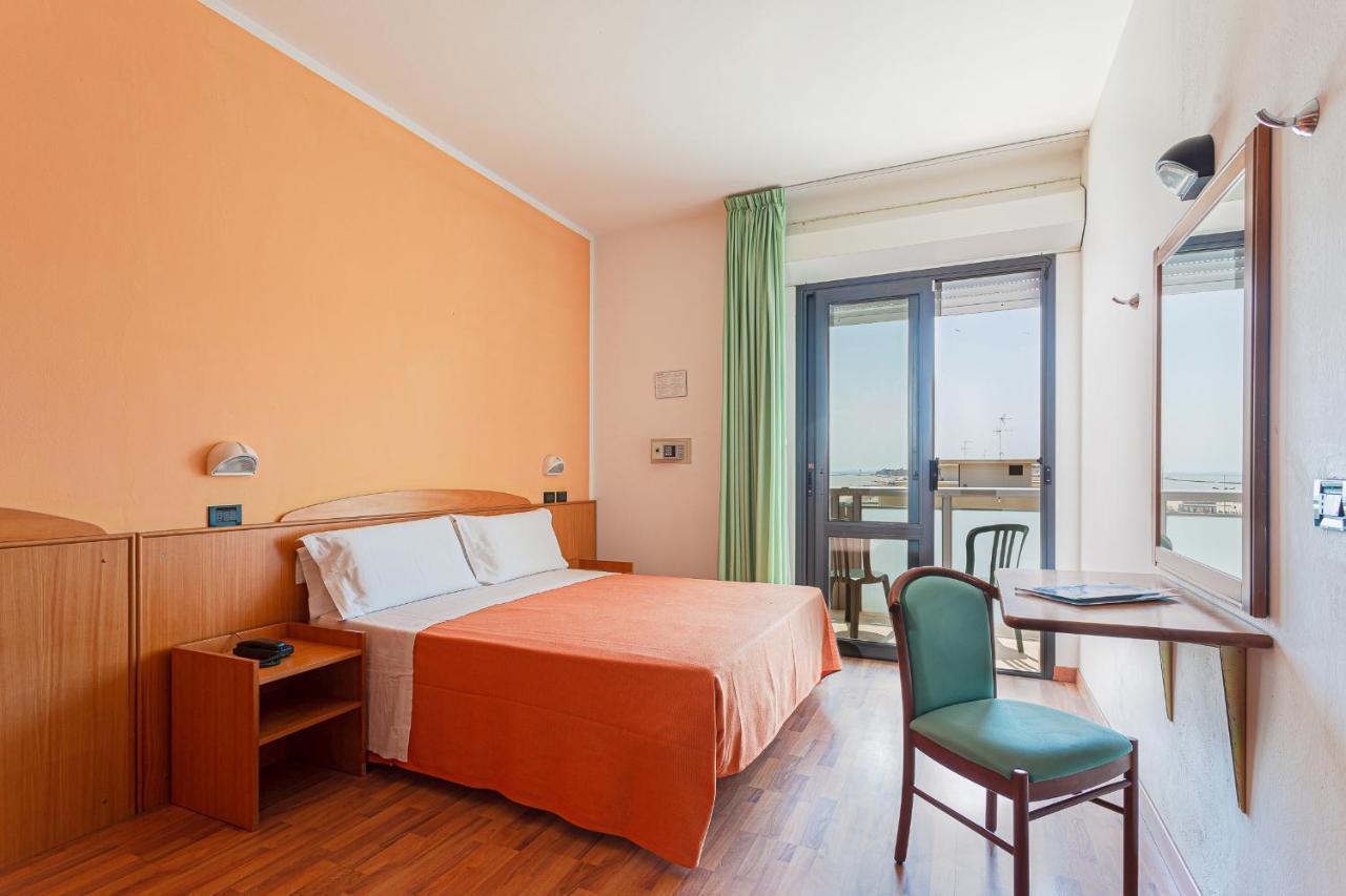 Little Hotel Чезенатико Экстерьер фото